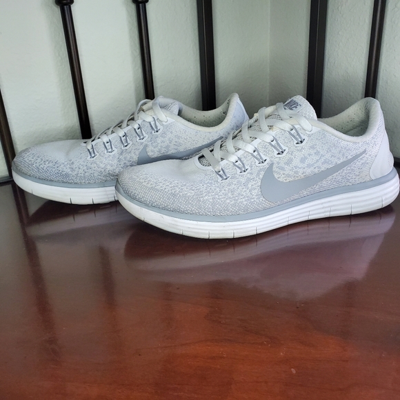 Nike Shoes - Nike free distance womens size 8.5